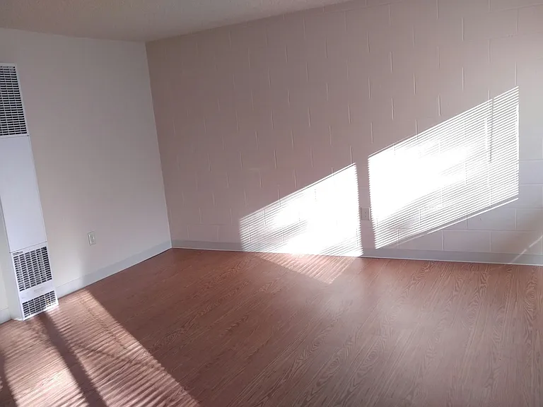 485 Linden St — Photo 3