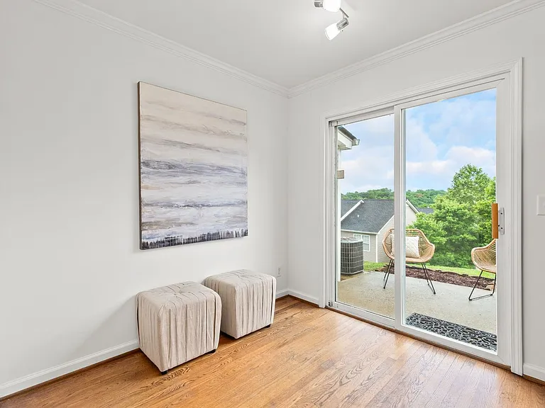 335 Shadow Glen Dr — Photo 11