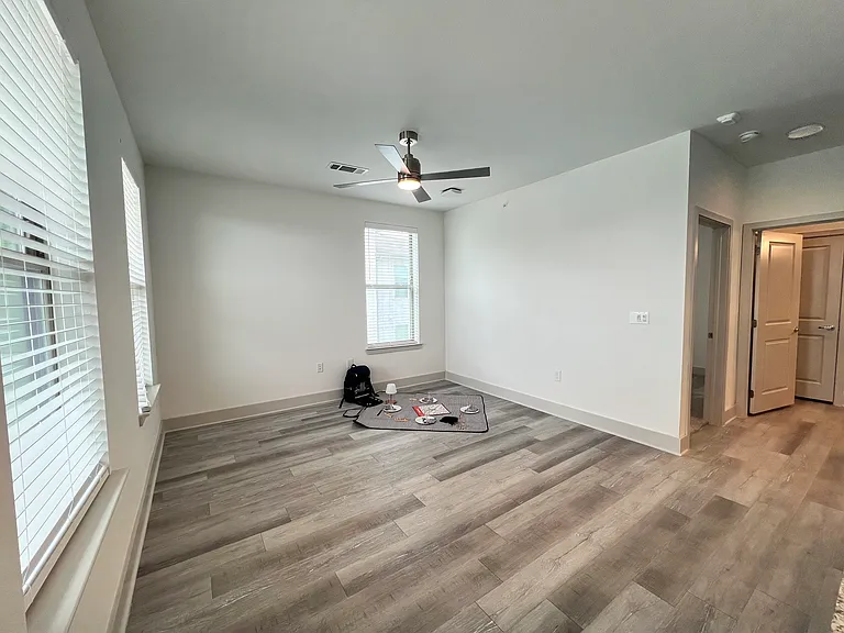 Hackberry Ln — Photo 10