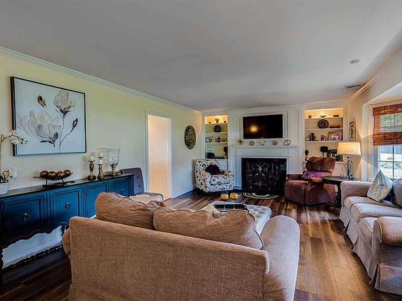4th image of 3 Royalston Ln