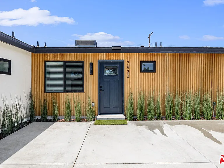 7933 Zelzah Ave — Photo 3