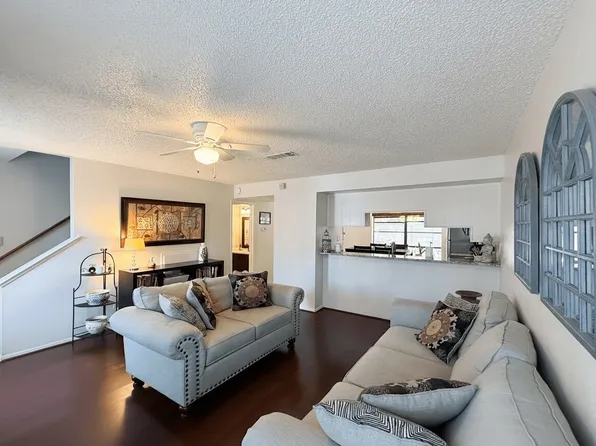 1237 Dallas Dr, Denton, TX 76205