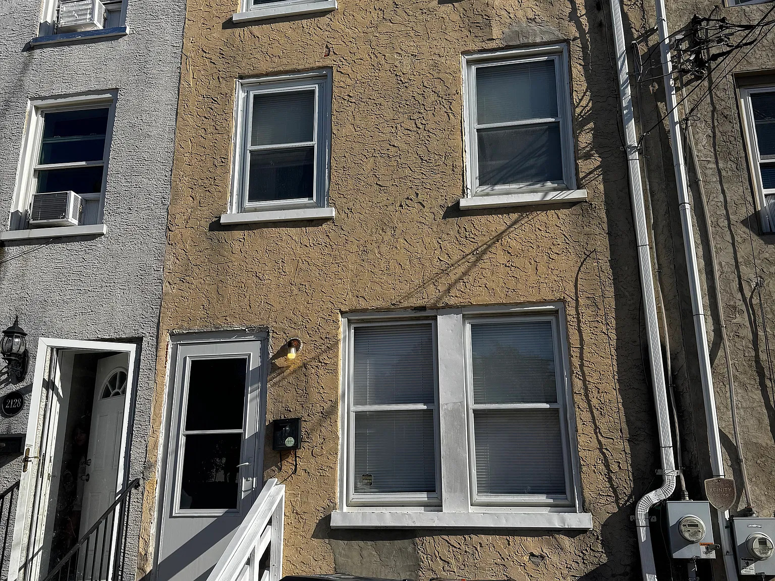 3 bed, 1100 sqft, $1,700 — Photo 1