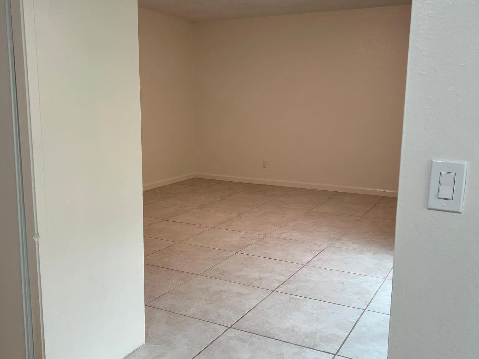 1552 N Mariposa Ave — Photo 3