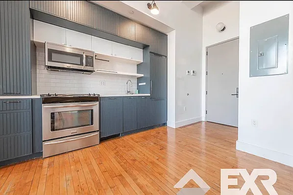 Rented by EXR | media 35