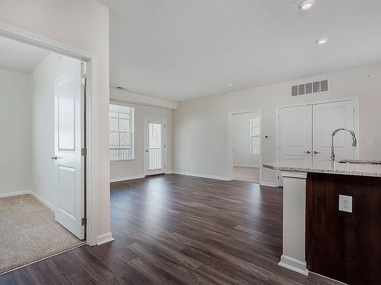 Bentley Apartments — Photo 13
