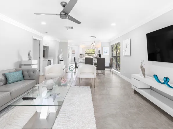 9187 Norte Lago #5b, Boca Raton, FL 33428
