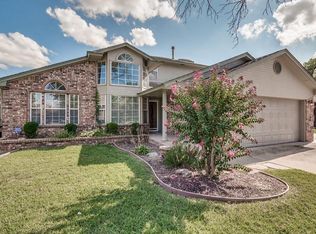 9040 NW 99th St, Yukon, OK 73099