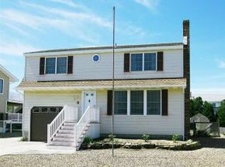 8 W Mac Evoy Ln, Brant Beach, NJ 08008