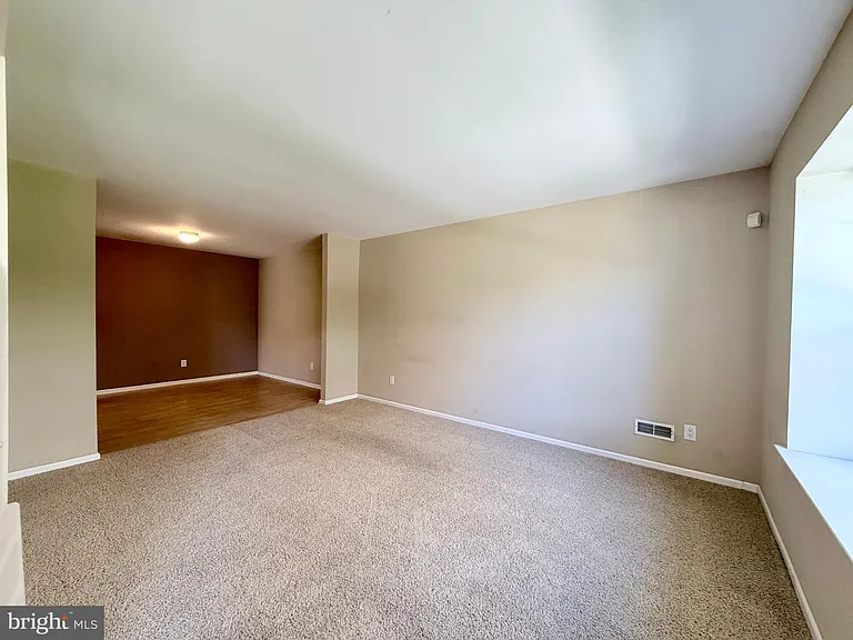 5504 Essex Ln — Photo 3
