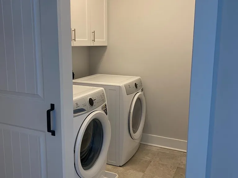 Washer/Dryer upstairs