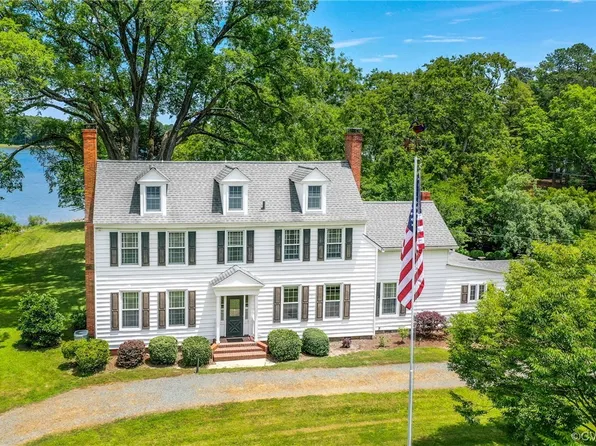 386 Sandberg Ln, Cardinal, VA 23025