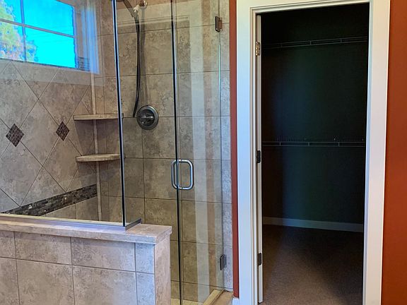 4th image of 2204 Meadowhill Ln