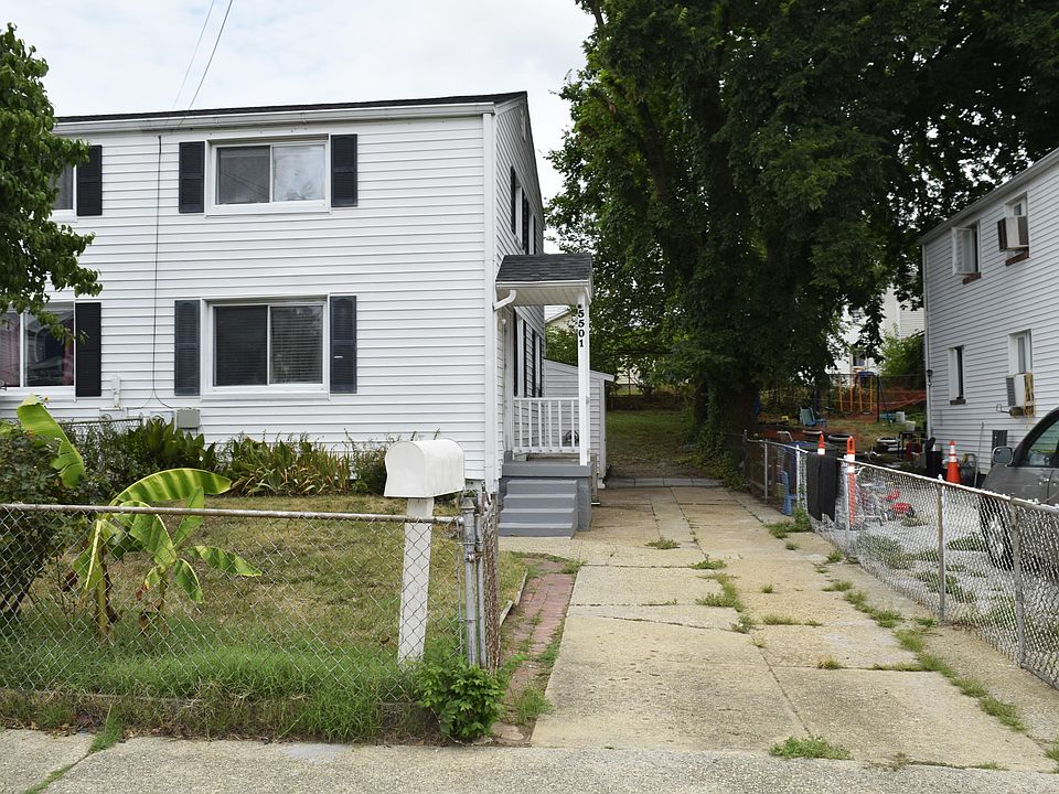 Welcome home! Parking for 2 cars off street!