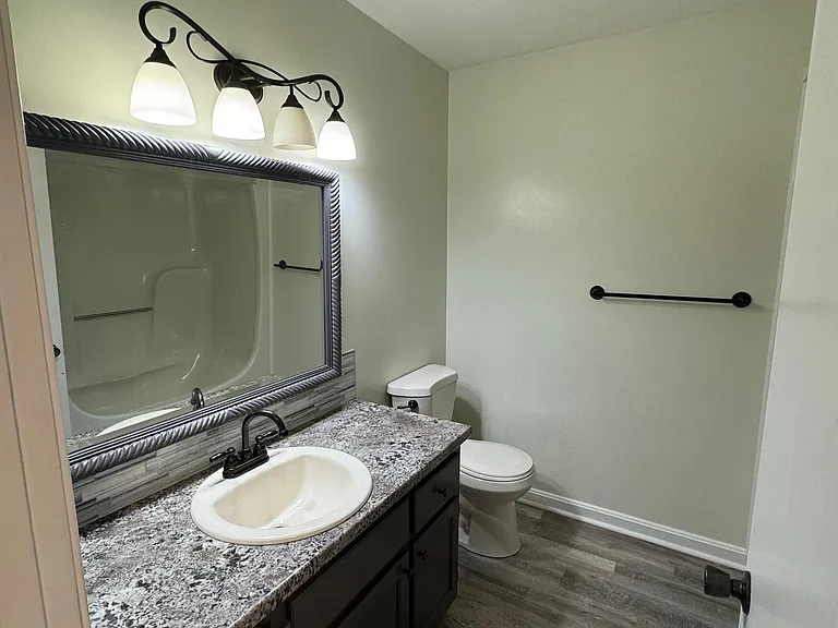 215 Lee Rd — Photo 14