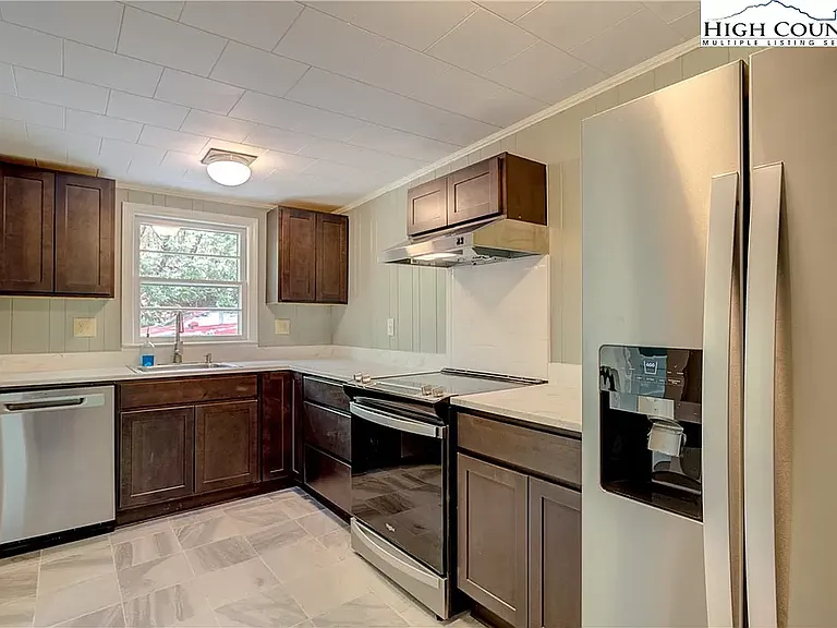 169 Hayes St — Photo 3