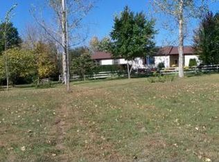 3415 E Hidden Valley Ln, Chillicothe, IL 61523