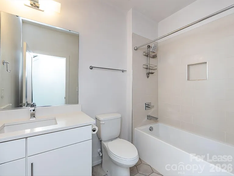 1207 E 36th St #3 — Photo 31