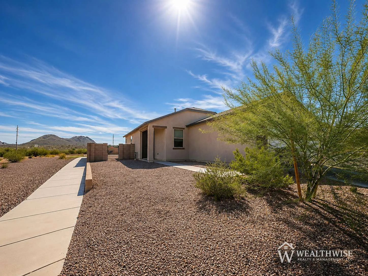 3 bed, 2.0 bath, 1465 sqft, $2,400 — Photo 4