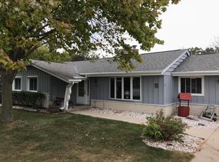 18786 W Lookout Ln, New Berlin, WI 53146