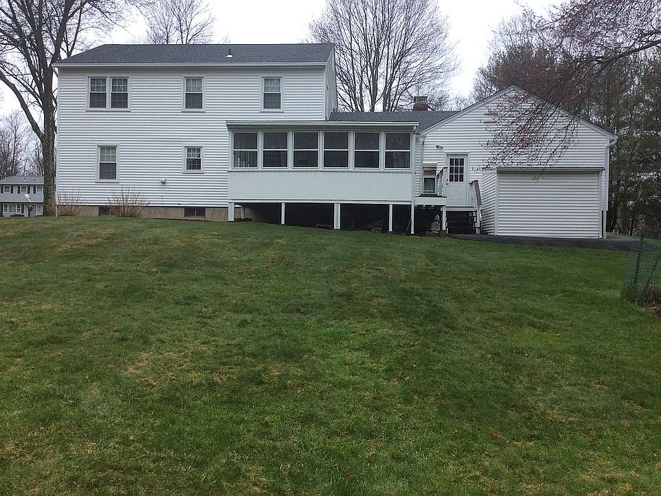2nd image of 21 Pell Mell Dr