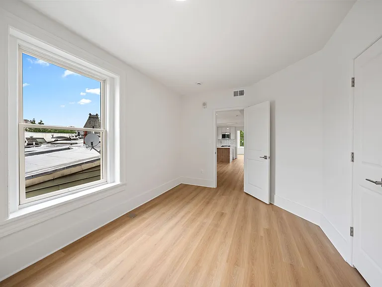 411 2nd St SE — Photo 16