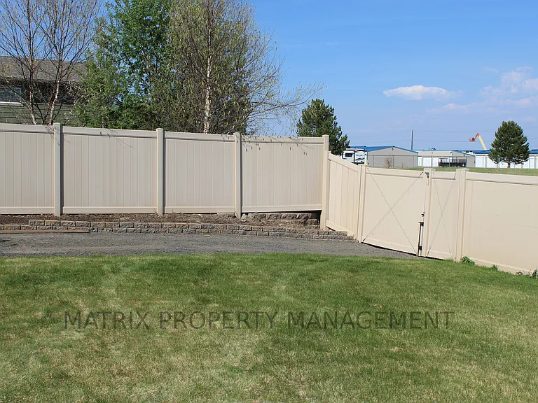 1258 N Ewell Ct — Photo 4