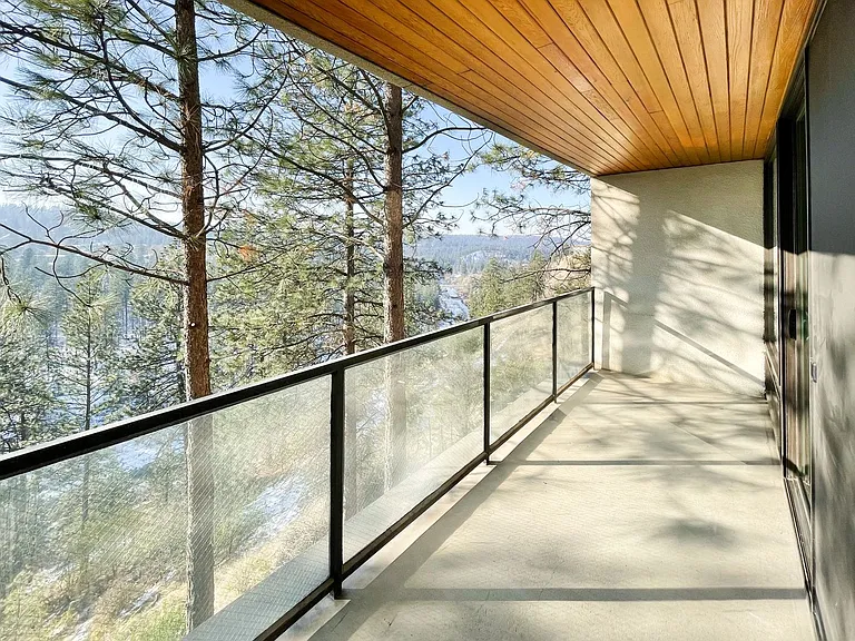 358 S Coeur D Alene St — Photo 43