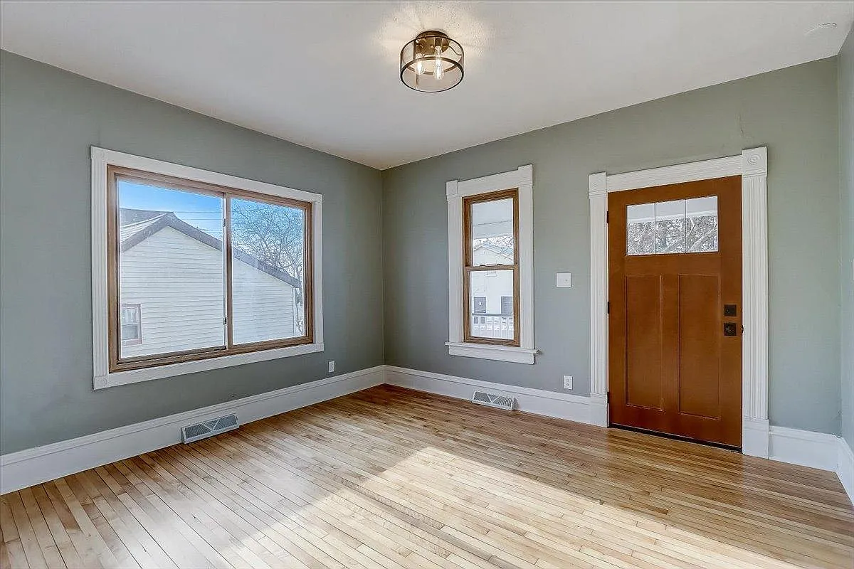 4 bed, 1919 sqft, $2,500 — Photo 4