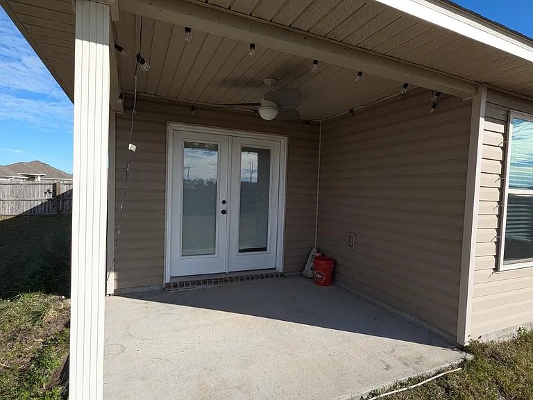 2401 Spur Ln — Photo 23