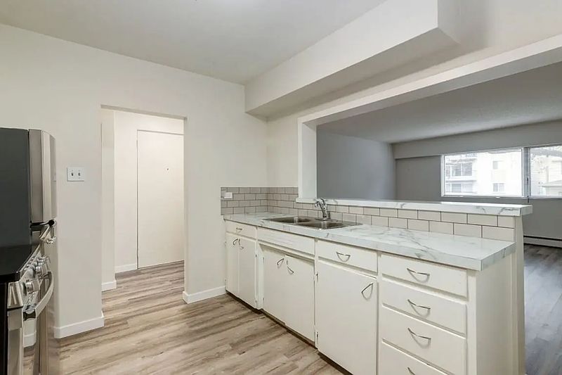 Calgary Apartment for rent - 1 Bedroom — photo 2