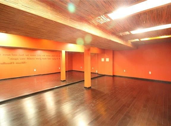 4th image of 2861 Madison Avenue