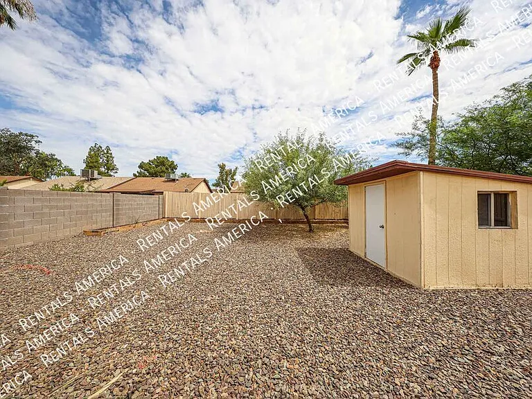 2842 E Irwin Ave — Photo 29