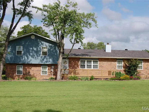 1393 Whispering Pine Dr, Poplar Bluff, MO 63901