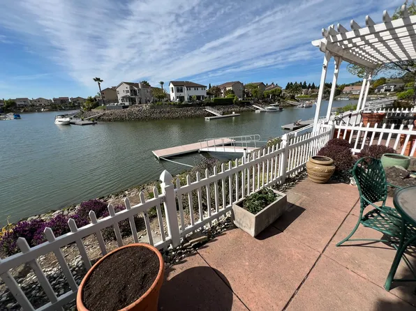 93 N Newport Dr, Napa, CA 94559