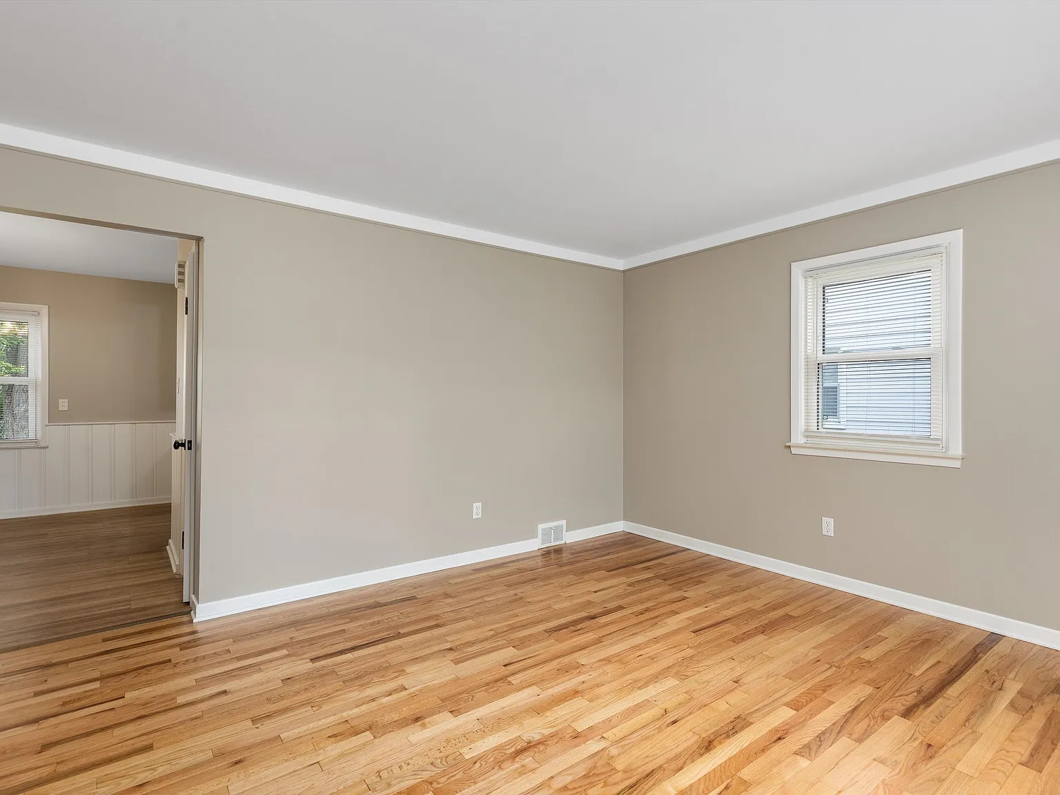 3 bed, 1100 sqft, $2,395 — Photo 4