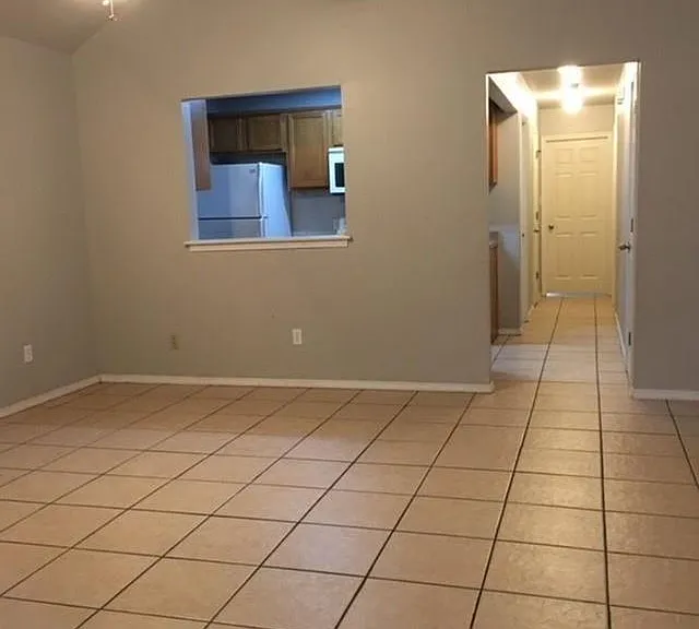 2511 W Oklahoma Ave — Photo 2
