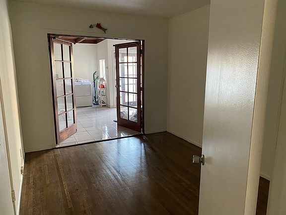 5th image of 3827 Minerva Ave