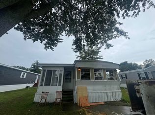 406 Deerfield Ln, Columbus, MI 48063