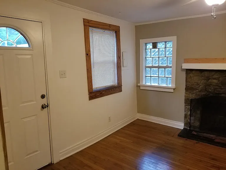 708 Carver St — Photo 5