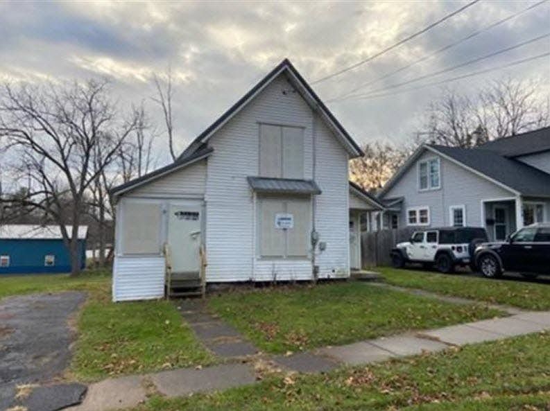 1st image of 377 Main St