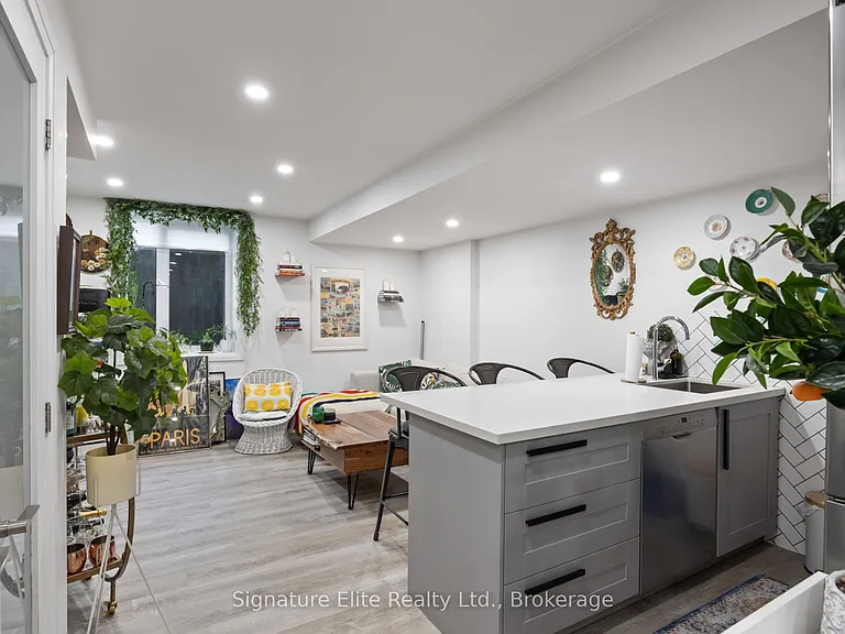 157 Dovercourt Rd #BASEMENT — Photo 2