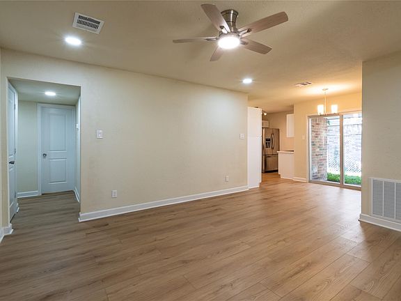 4th image of 4311 Fallen Oaks Dr