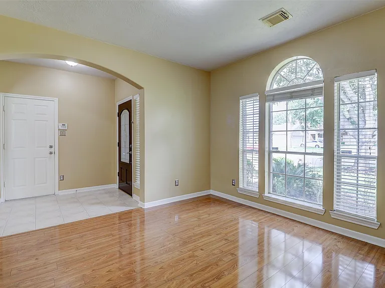 3323 Pioneer Bend Ln — Photo 6
