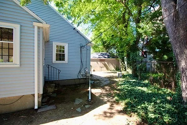 20 Orlando Ave — Photo 23