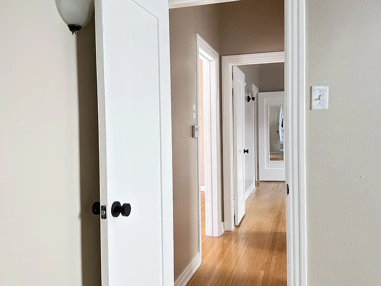 221 Loma Ave #C — Photo 17