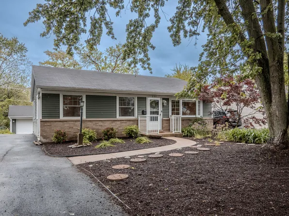 202 S Pierce Ave, Wheaton, IL 60187