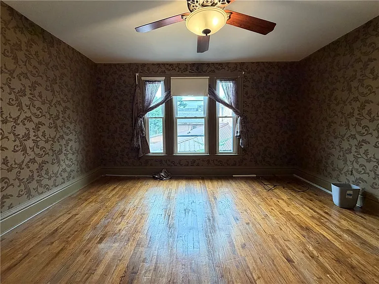 301 W Clinton St — Photo 10