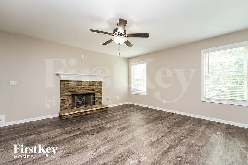 4 bed, 2.5 bath, 2155 sqft, $2,665 — Photo 2