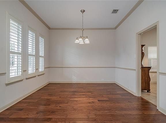 3rd image of 4909 Newbridge Dr
